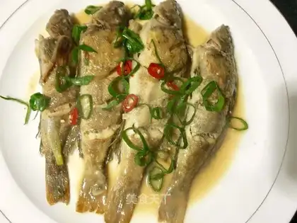Pineapple for six-line fish