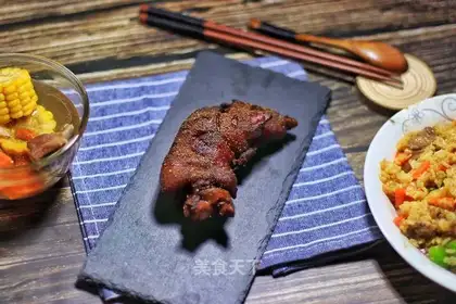 Roasted pig hoof