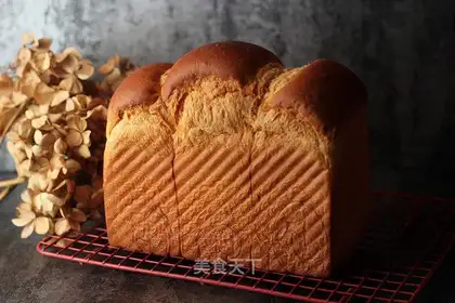 Light cream toast