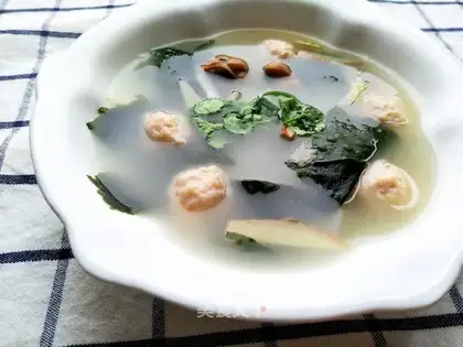 Poo-gut shrimp-ball seaweed soup
