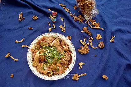 Swingy mushroom steam chicken