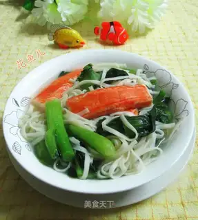 Crab-coated cranberry noodles