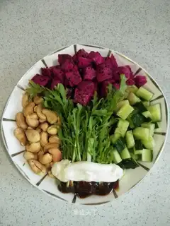 Cashew-fruit salad