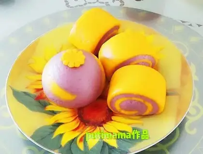 Two-coloured buns