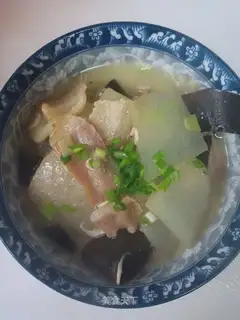 Salted melon seaweed soup