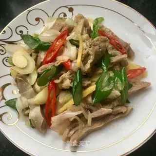 Onion fried lamb