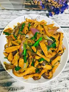 Onion fried pigs