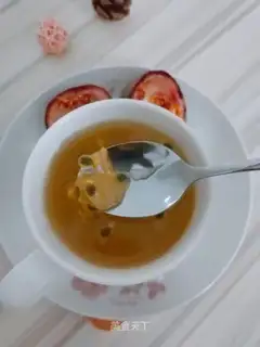 A bee of vanilla fruit