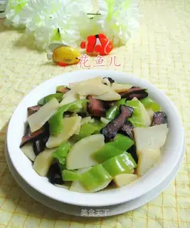 Cream pepper sauce, fried potatoes