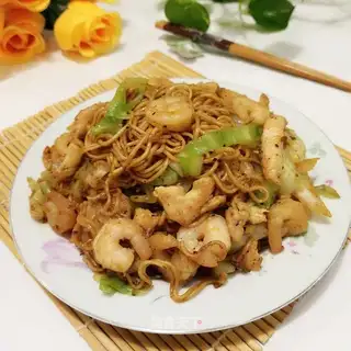 Chicken shrimp noodles
