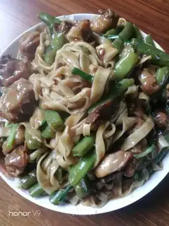 Chicken bean horn noodles