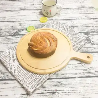 Danish hands tore bread