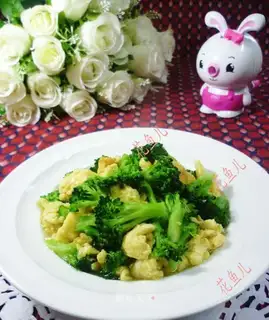 Eggs and broccoli