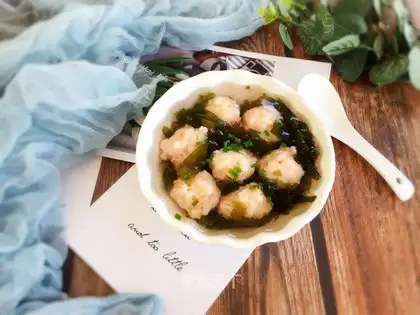 Shrimpball soup