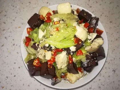 Red and white tofu cabbage