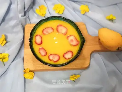 Mango juice strawberries