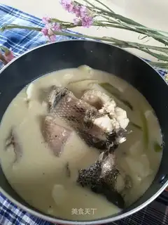 Black fish tofu soup