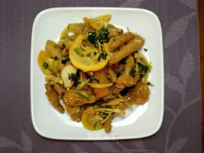 Lemon sour chicken claws