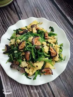Noodle sea cucumbered eggs