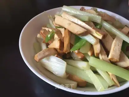 Celery fried beans