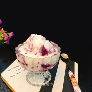 A lasagna milk cup