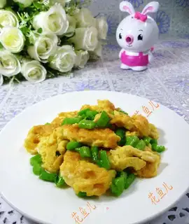 Mocked and fried eggs
