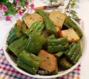 Fish cakes and bitter melons