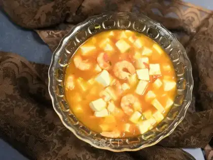 Shrimp soup with green tofu tomatoes