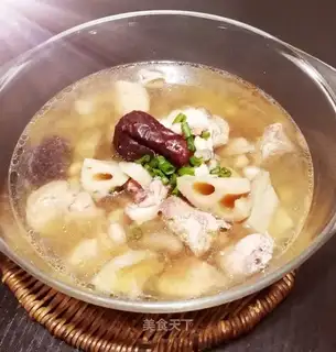 Lotus peanut chicken soup