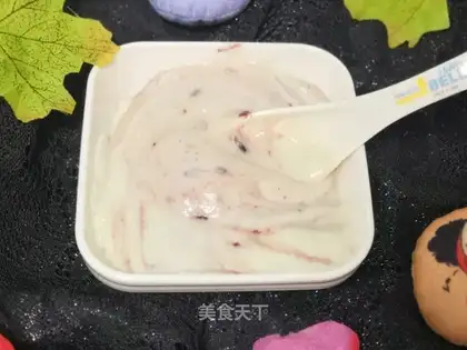 Taste and blueberry sauce