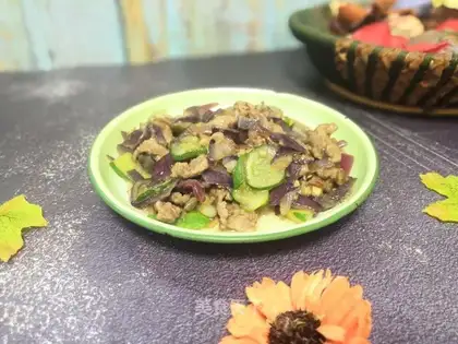 cucumber beef fried onions