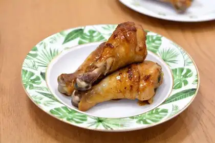 The fragrance of honey roasted chicken legs