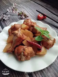 Red chicken wings and potatoes