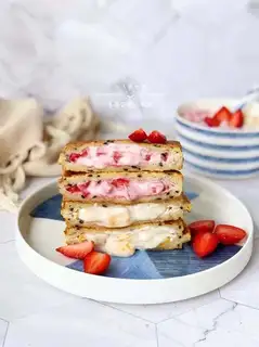 Strawberry mango sandwiches
