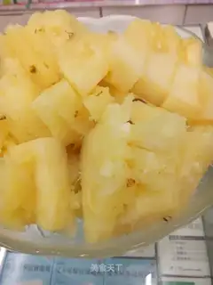Cut pineapple