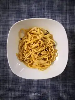 Simple onion noodles