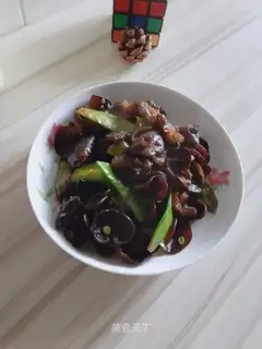 Wood and Dutch beans