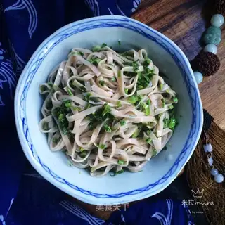 The sprouts and the wheat noodles
