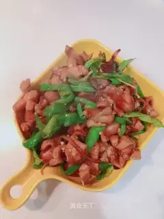 Cream peppers and larvae