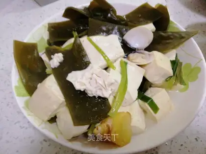 Tofu seaweed soup