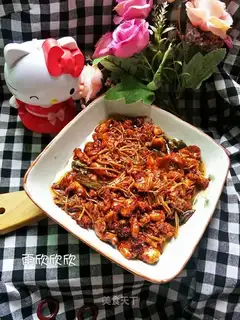 Gold-cracking mushroom fried meat