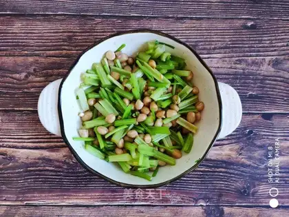Celery with peanuts