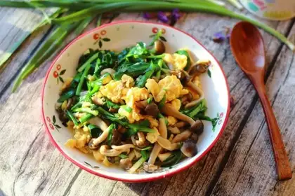 Crab-flavored eggs