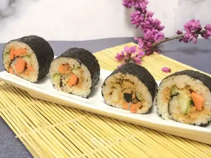 Cucumber carrot sushi