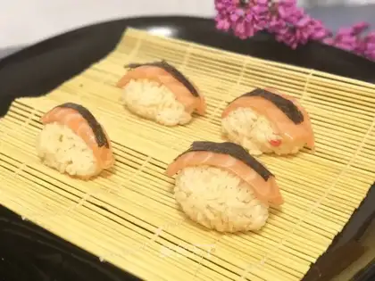 Sushi salmon