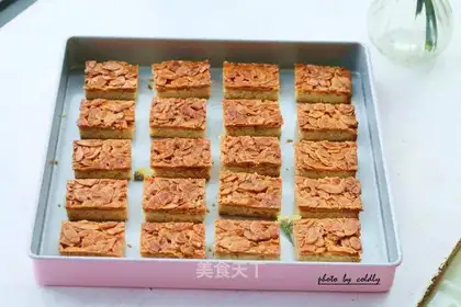 French caramel almonds