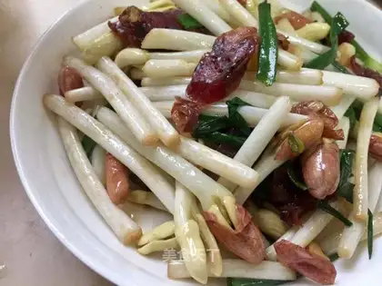 Peanut bud and sausage
