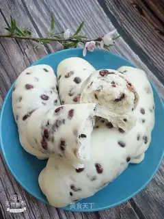 Milk and red bean rolls