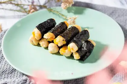 Seaweed chicken rolls