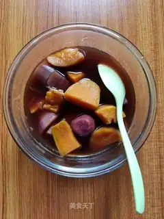 Red sugar and potatoes soup